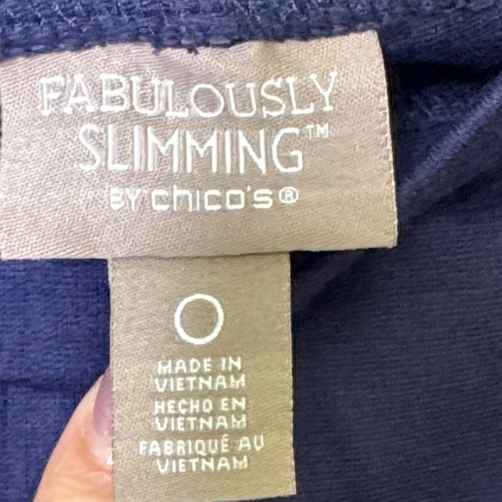 ✨ Chico’s Fabulously Slimming Navy Capri Pants NWT 0 Chicos US 4 - Picture 2 of 8